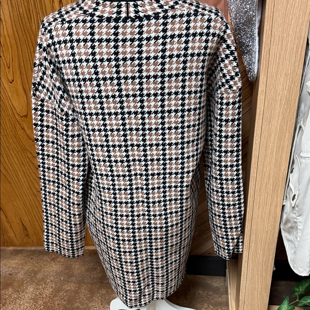 Cyrus Stylish Houndstooth Women's Jacket size medium. - Picture 7 of 7